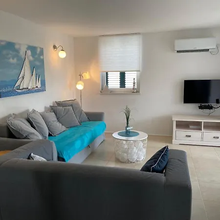 Apartment Tina *
